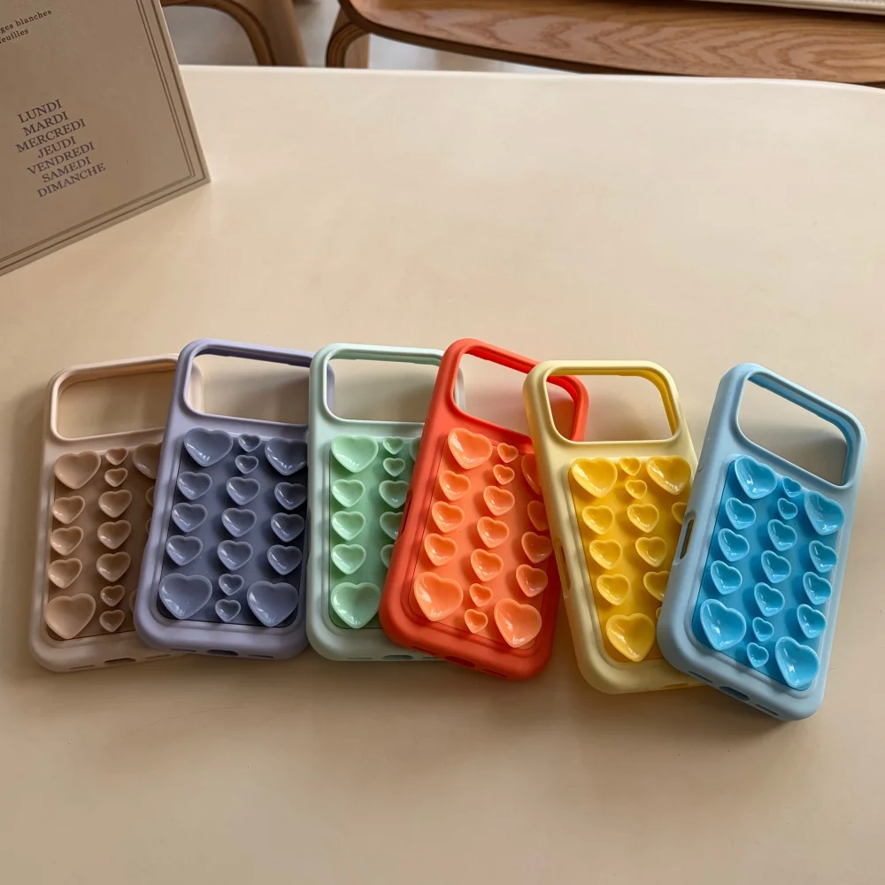 Niedliche Herz-3D-Saugnapf-Silikonhülle für iPhone 18 17 Pro 16 Pro Max mit starker Adsorptionsfunktion, stoßfester, weicher Schutzhülle – Detail 1
