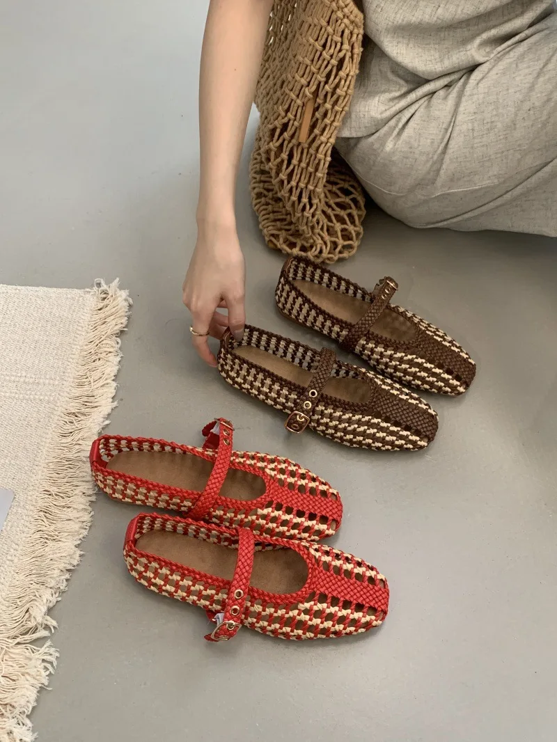 أحذية باليه مسطحة من ماري جينس شبكية حمراء للنساء بمقدمة مستديرة 2025 أحذية راقصة باليه مسطحة على الموضة جديدة