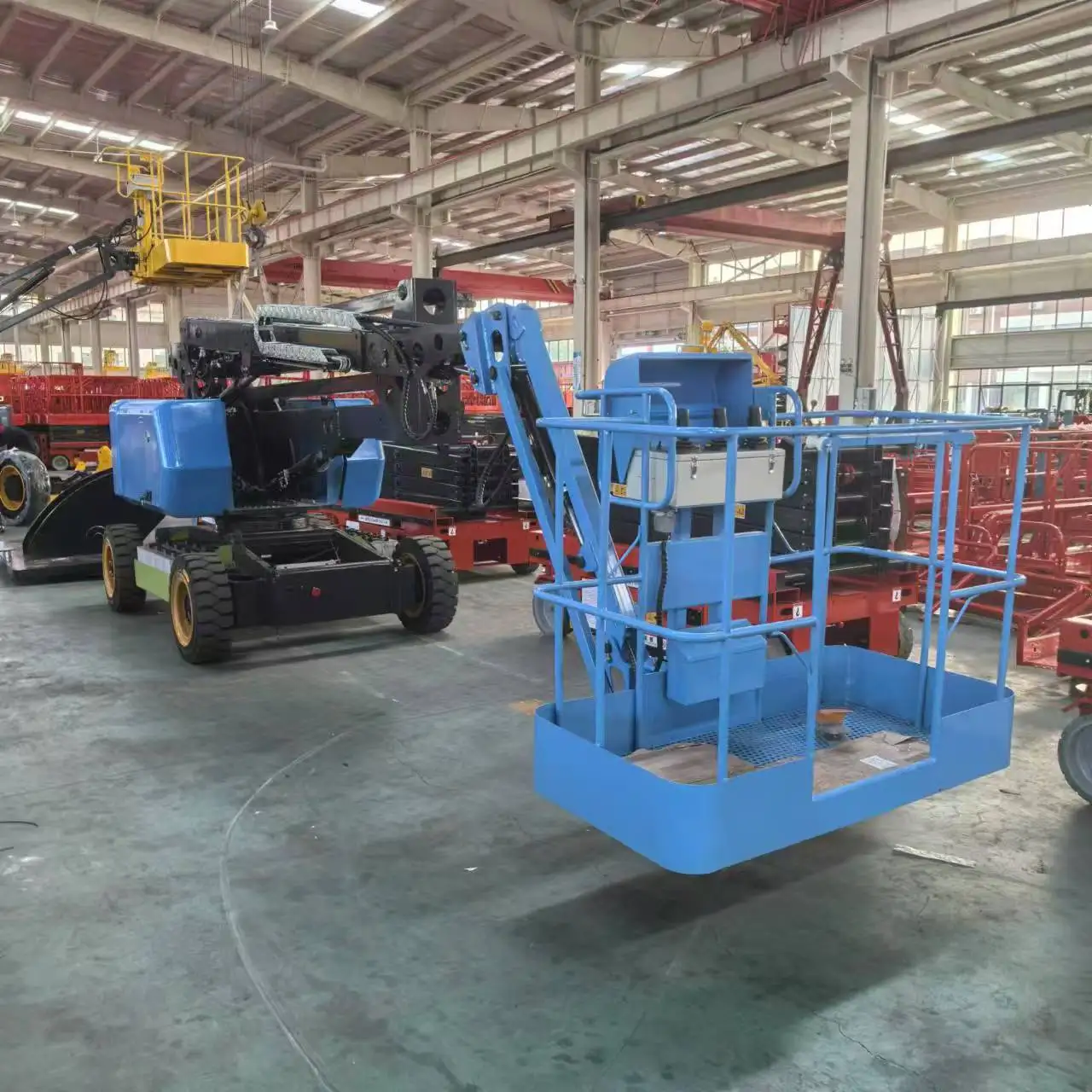 Customized 10-40M Hydraulic Diesel/electric Boom Lift Mobile Arm Articulated Man Work Platform Curved Self Propelled Telescopic