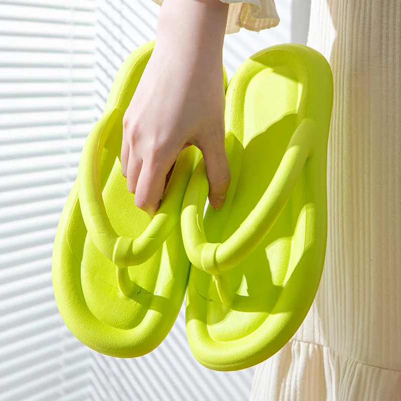 Fashion Candy Color Soft Bottom Flip Flops Woman Summer 2026 Non Slip Clip Toe Flat Heel Beach Slides Women Eva Cloud Slippers