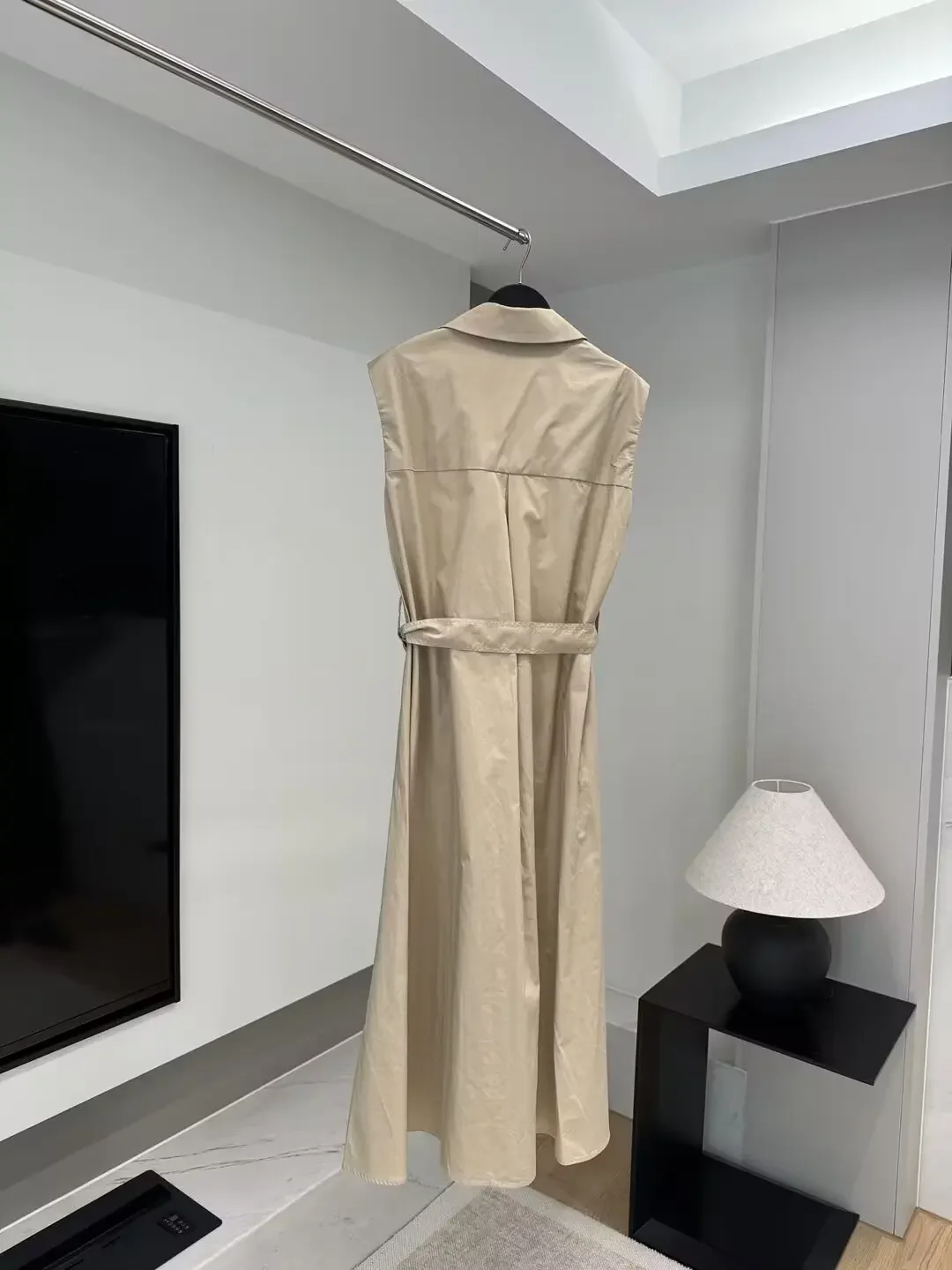 Vestido camisero de diseño plisado para Mujer, vestido Retro sin mangas, versión delgada de temperamento, moda elegante, nuevo, 2024