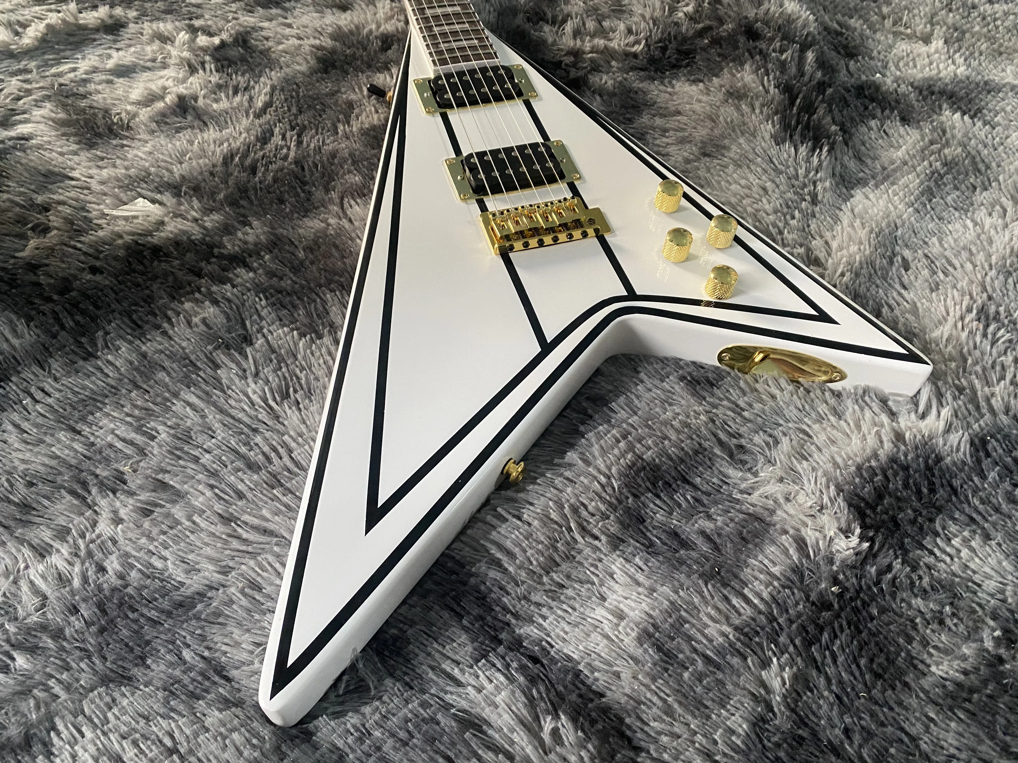 Chinese OEM Electric Guitar J K Golden Hardware White Color And Black line