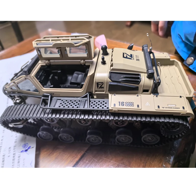 Neue grüne JJRC C8812 LED Licht Volle Skala Verfolgt EV3 Tank Simulation Modell Spielzeug RC Auto Modell Geländewagen junge Geschenk