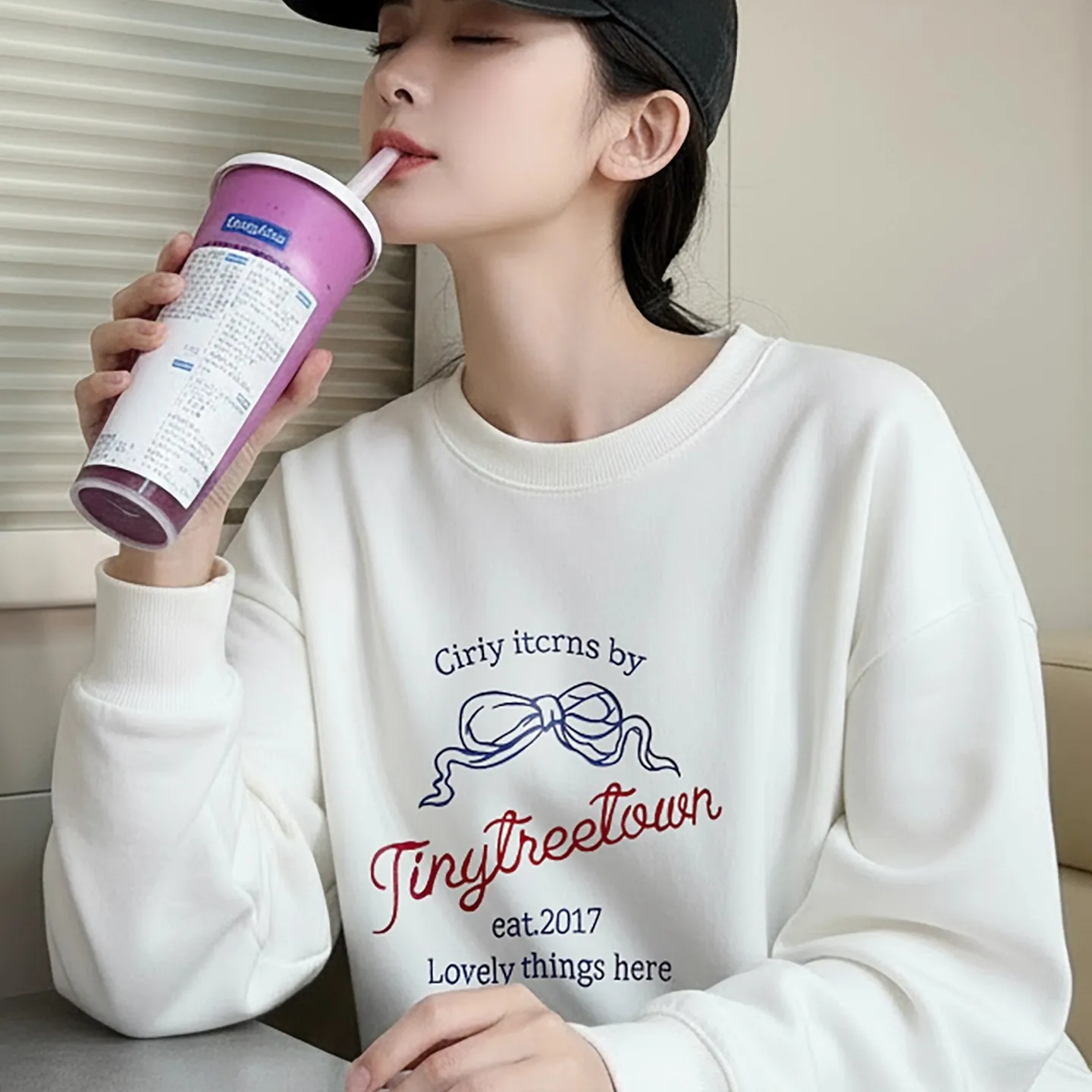 

Свитшот с принтом и открытыми плечами, свободного кроя, универсальный, женский, с длинными рукавами, круглым вырезом, для повседневной носки, осенне-зимний топ