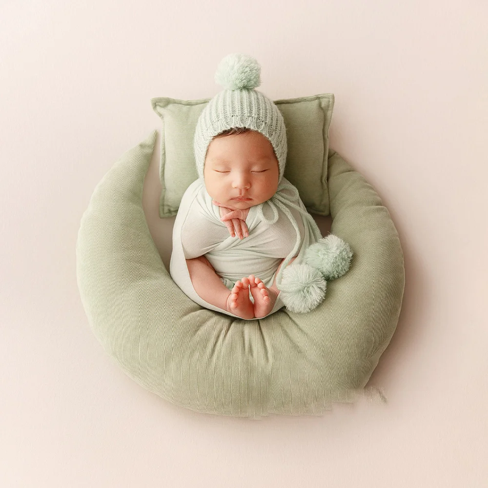 1 Month Newborn Baby Props for Photography Knitted Rabbit Ears Hat Bobbles Cap Bunny Doll Green Theme Infant Photography Props