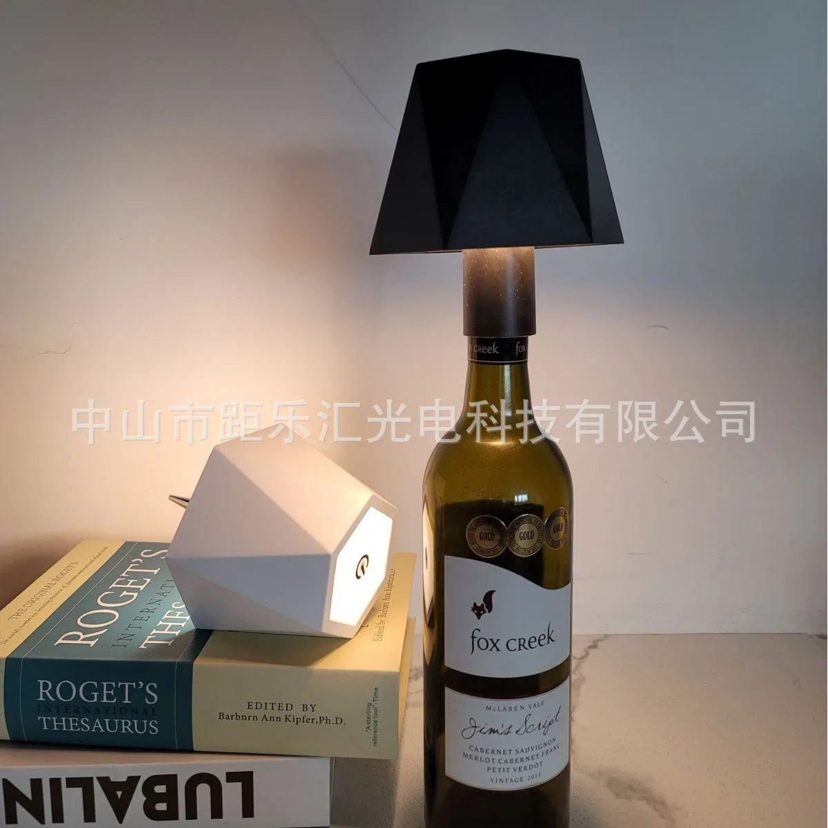 

Барная пробка, декоративный светильник, креативный ресторан, ночной клуб, крышка для вина, окружающий свет, портативный разъем для зарядки, бутылка, рот, стол, лам