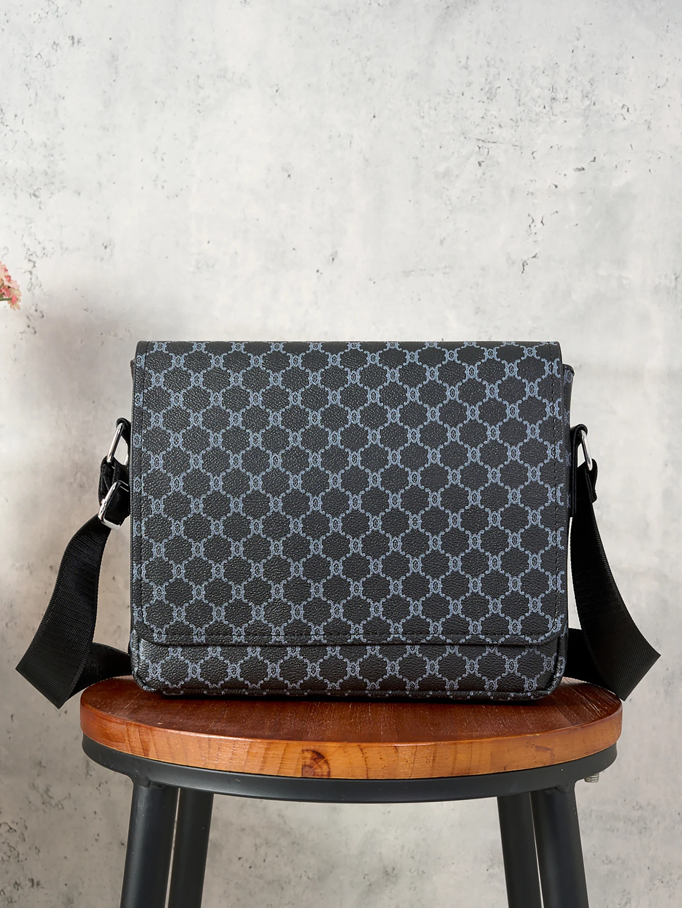 

Simple Casual Flap Crossbody Bag Business Work Commuter Portable Shoulder Bag Lightweight Large Capacity Satchel Bag