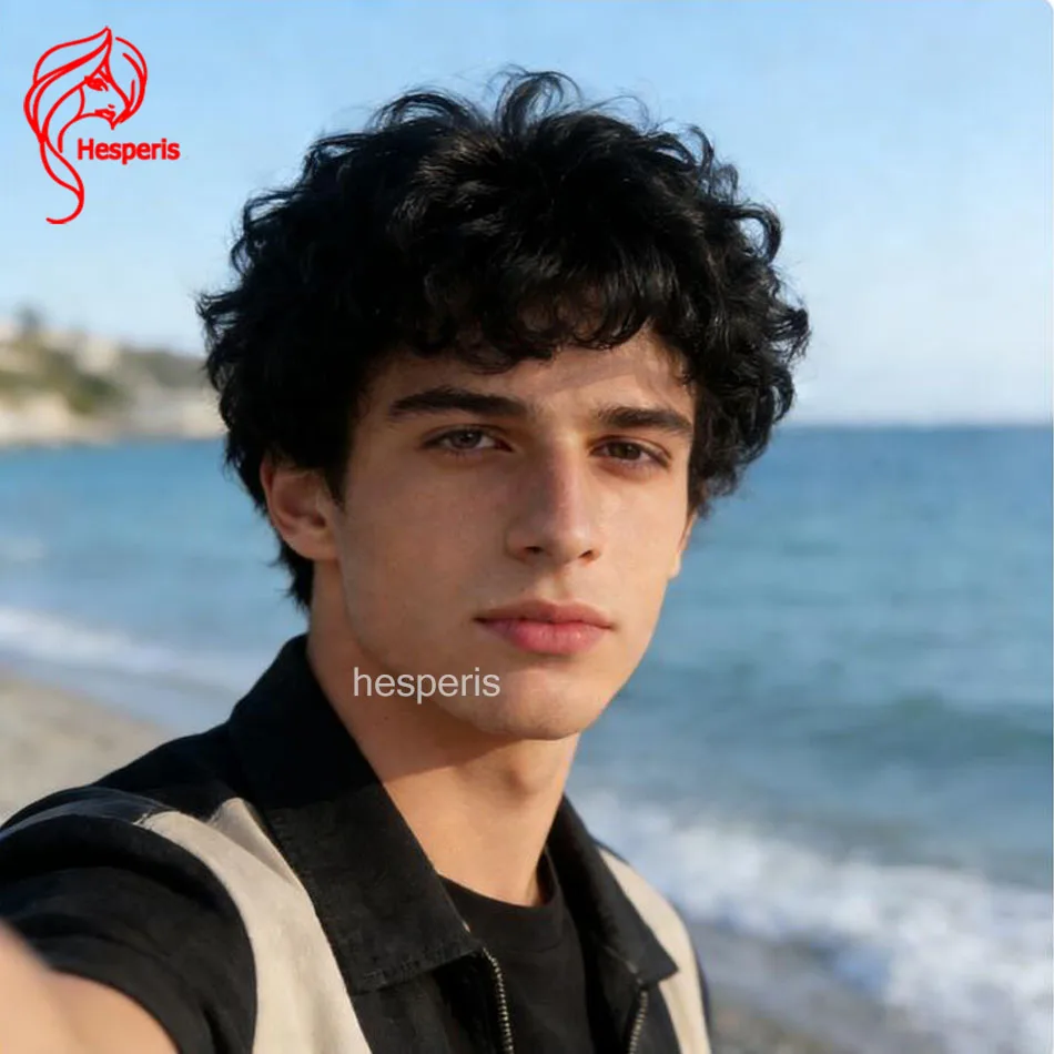 

Мужской парик Hesperis Short Pixie Cut с челкой, из бразильских натуральных кудрявых волос Реми, натурального цвета, полностью прозрачный, на кружевной основе, из человеческих волос