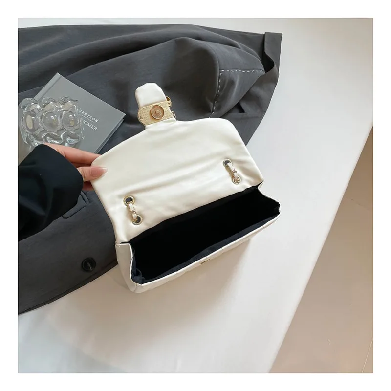 Damen Gesteppte Leder-Umhängetasche Luxus C-Logo Goldkette Crossbody-Tasche Designer Kleine Klapptasche Vintage Schwarze Abendclutch – Detail 24