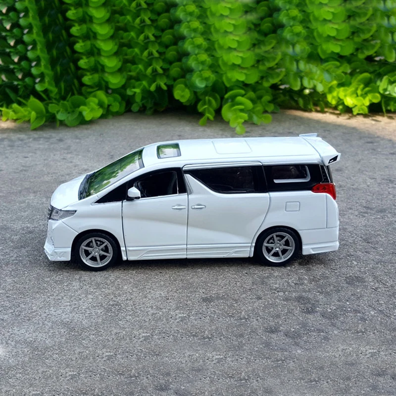 JKM High Simitation 1:32 Alphard MPV Model Alloy Pull Back Car Model 4 Open The Door With Sound Light Kids Toys