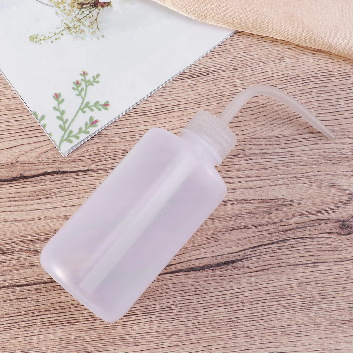 

2Pcs White Angled Squeeze Bottles Narrow Mouth Adjustable Nozzle Leakproof Plastic Bottles for Precise Lab Cleaning Plant