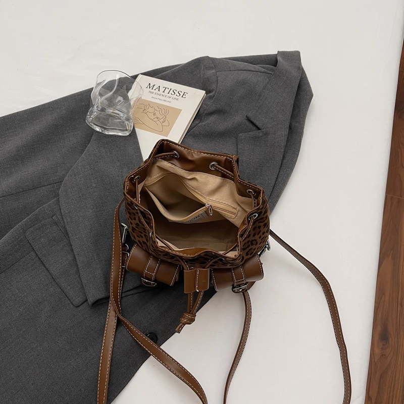 حقائب ظهر نسائية صغيرة من الجلد المخملي بجيوب مزدوجة من Leftside 2025 حقيبة ظهر فاخرة بتصميم الفهد حقائب سفر للطلاب #6