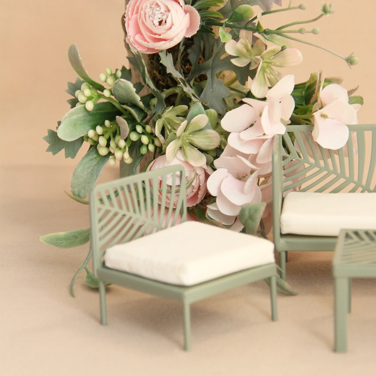 Miniature Simulation Furniture 1:12 Iron Green Table and Chair Four-Piece Set Suitable for Dollhouse Home Decoration