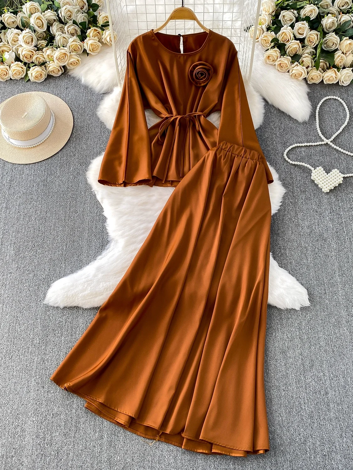 

Elegant Satin Top And Midi Skirt Set with Bell Sleeves And Floral Patterns Anti-Wrinkle Slimming High Waist Fashionable Ensemble