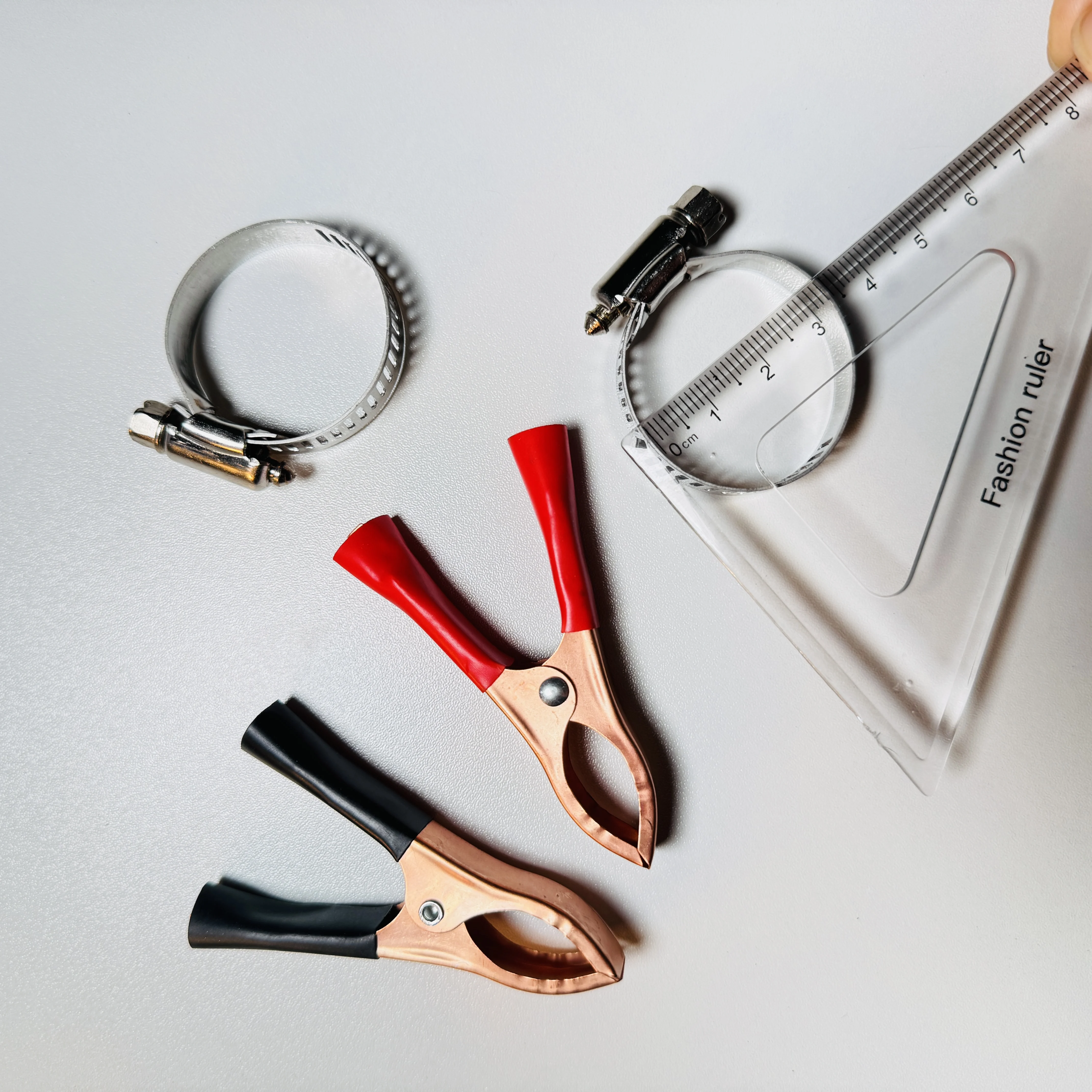 Petit tube en acier inoxydable avec pince à vis sans fin, tuyau d'eau, pinces crocodiles, tendeur de batterie, rouge et noir, 12V, 30A, 18-32mm