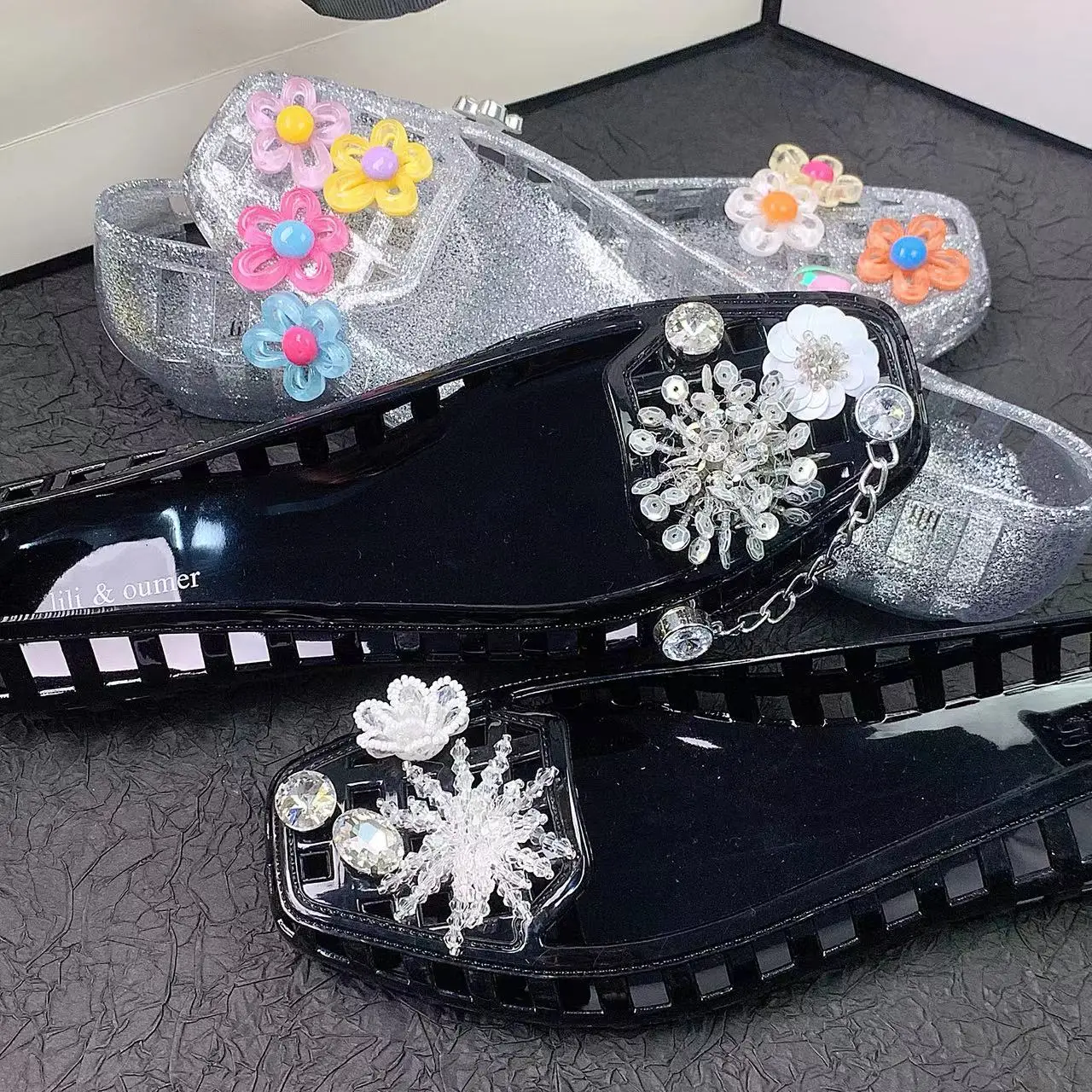 

Женские туфли-кристаллы, летние женские туфли с квадратным носком, аксессуары с радужными цветами, сабо с кристаллами, сандалии, туфли-желе, шлепанцы без застежек