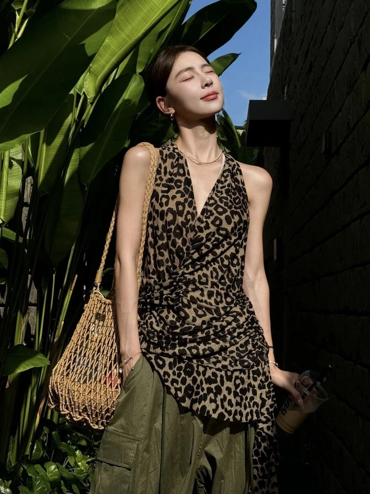 Leopard Print Subculture Harajuku Vintage Graphic Sleeveless Y2K Hanging Neck Tops Slim Fit Casual Tees 2025 Summer Fashion New