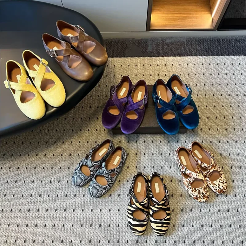 

Французские модные балетки-мэри-джейн на одной лямке из кожи с конским волосом и металлическими элементами, весна 2026, для женщин