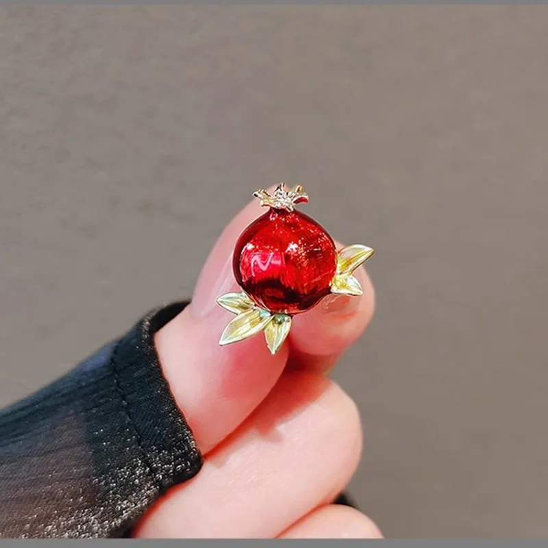 Delicate Cute Fruit Mini Brooch Women Fashion Lemon Grape Strawberry Lychee Creative Fixed Clothes Accessories Jewelry