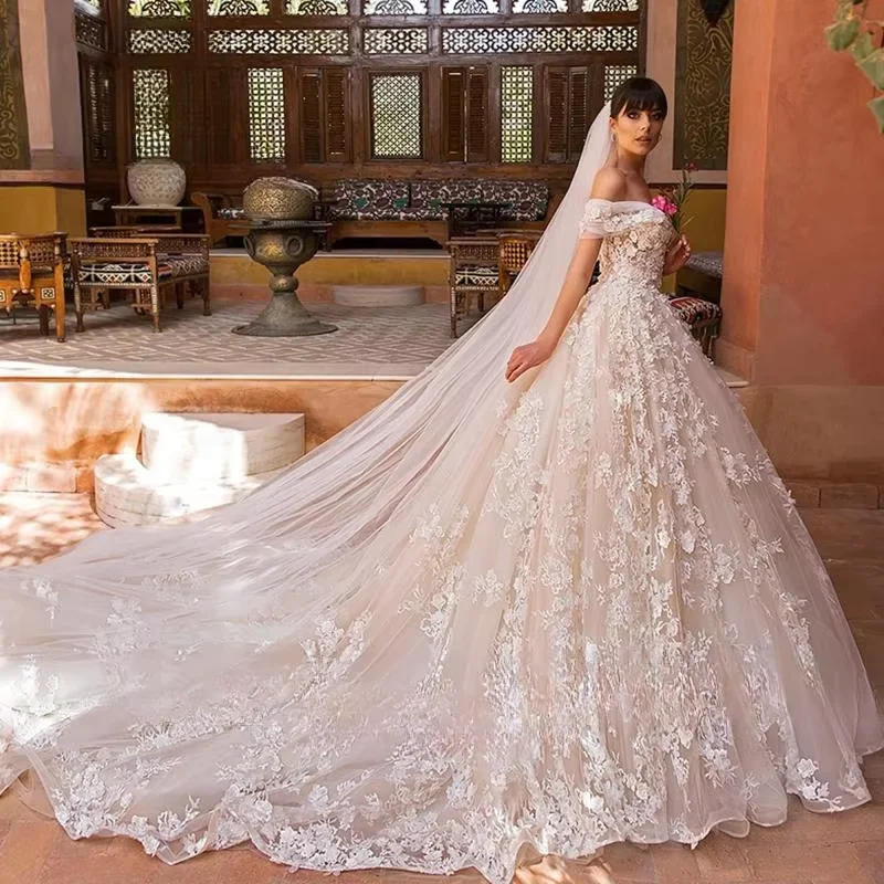 Robe de mariée trapèze en dentelle, personnalisée, élégante, de luxe, épaules dénudées, avec traîne cathédrale, 2026