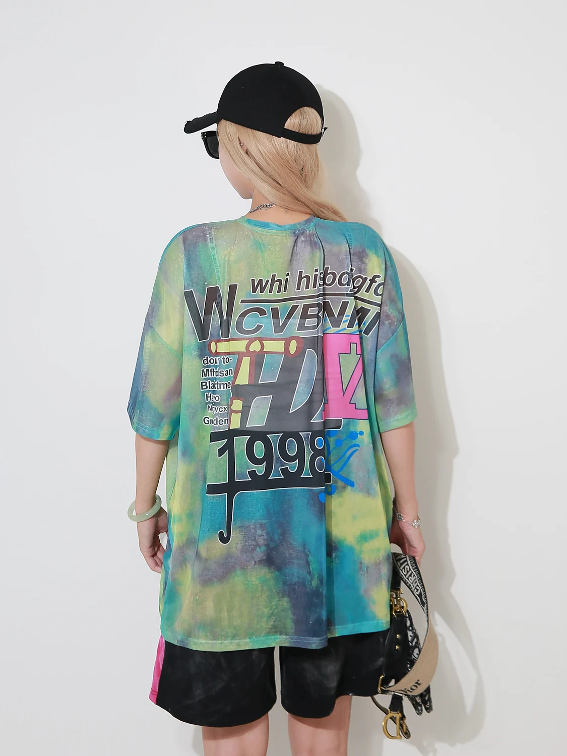 2025年新作 レディース アイスシルク メッシュ 半袖Tシャツ 夏 薄手 丸首 ゆったり カバーアップトップ トレンド 通気性 カジュアルTシャツ