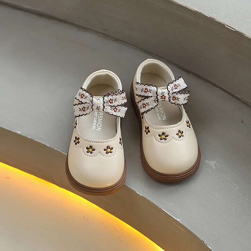 الفتيات أزياء التطريز الأميرة أحذية ربيع الخريف الاطفال أداء أحذية من الجلد مدرسة الحلو الأطفال عارضة ماري جين الأحذية