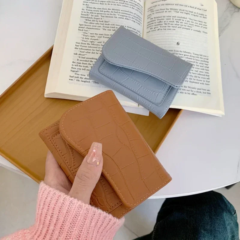 المرأة محافظ قصيرة الأزياء المحفظة محفظة نسائية للعملات المعدنية حامل البطاقة محفظة السيدات محفظة صغيرة الإناث غلق بمشبك مخلب فتاة أكياس بطاقة المال