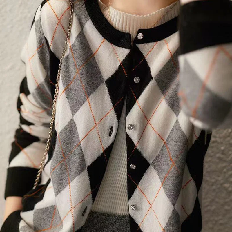 Loose Vintage Plaid Cardigan Ladies Fashion Printing O-neck Long Sleeve Knitting Top Tee Autumn Winter New All-match Sweater