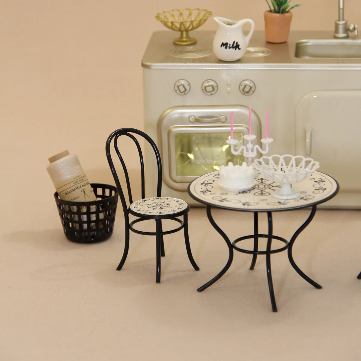 ミニチュア模擬ドールハウス家具 1:12 錬鉄製テーブルと椅子 3 点セット Bjd Ob11 ドールハウスの家庭用家具に適しています