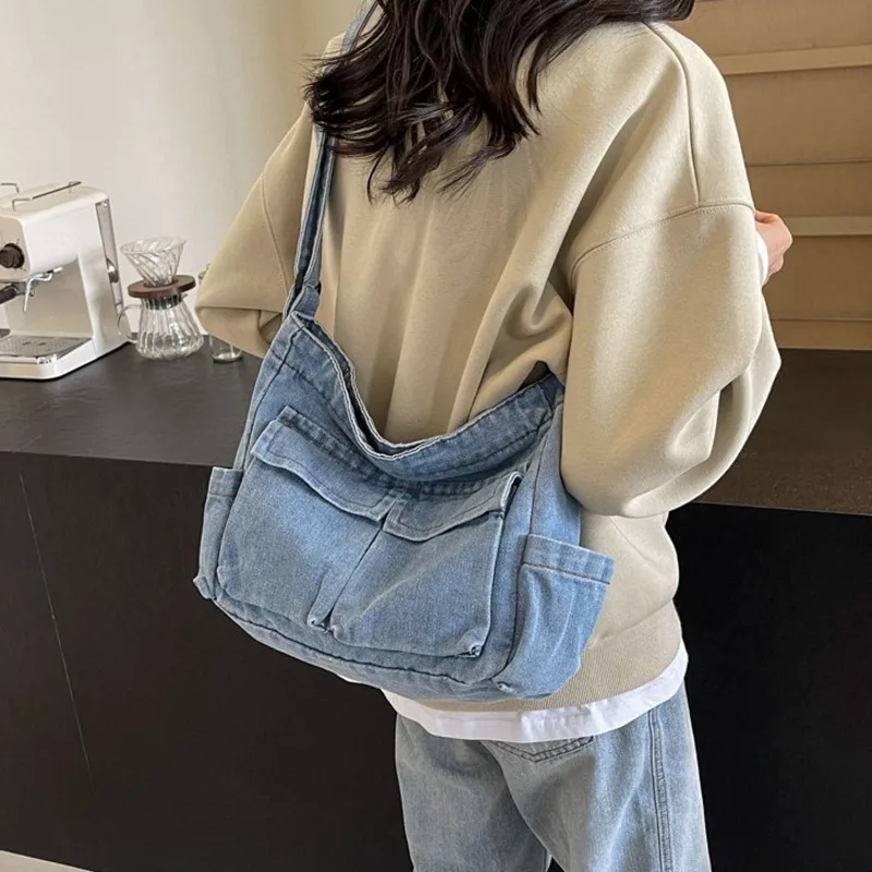 

Women's Tote Bag Fashion and Leisure 2024 New Denim Commuter Large Capacity One Shoulder Diagonal Straddle Bag