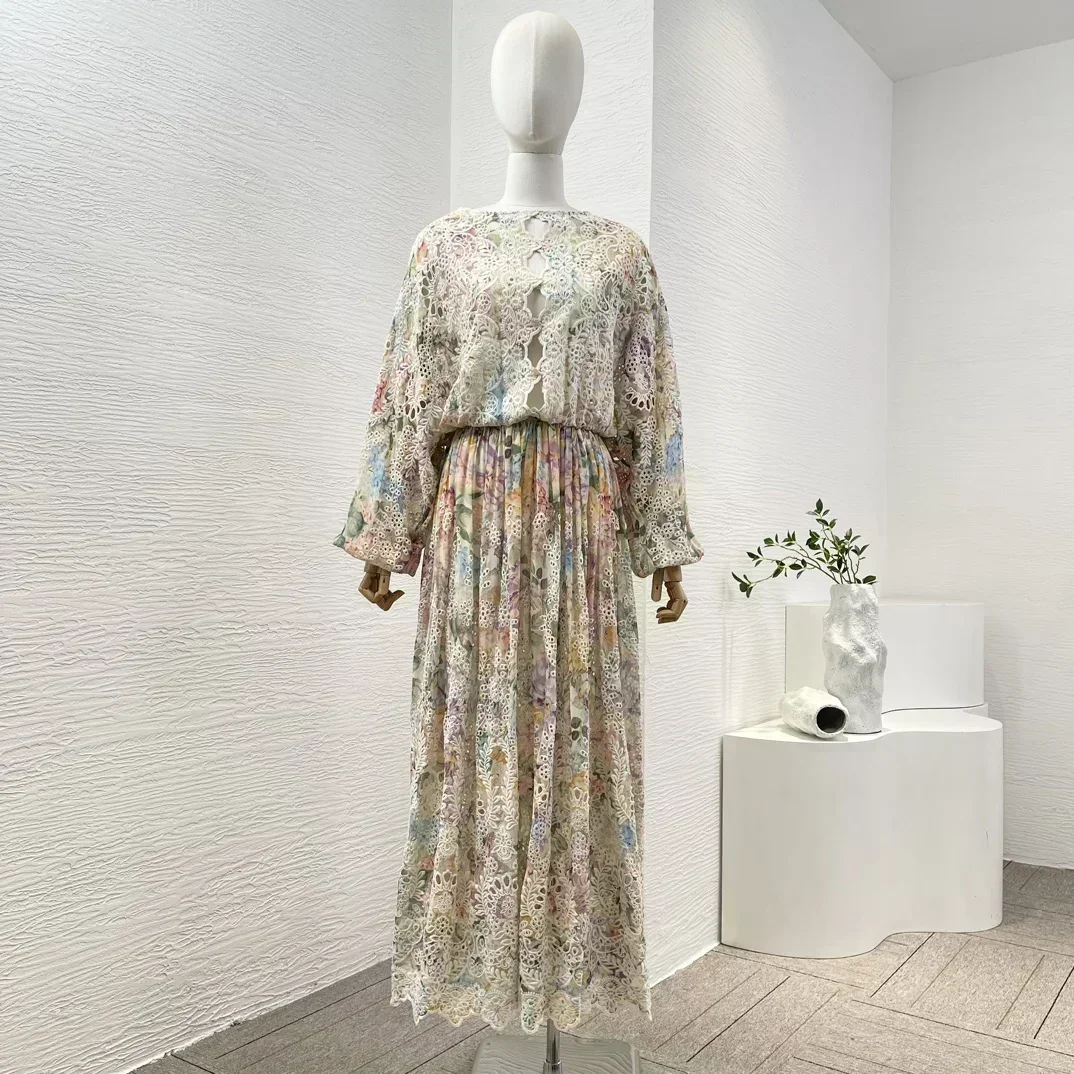 مجموعة جديدة عالية الجودة المرأة البيج الأزهار طباعة كم طويل الجوف خارج التطريز فستان ميدي