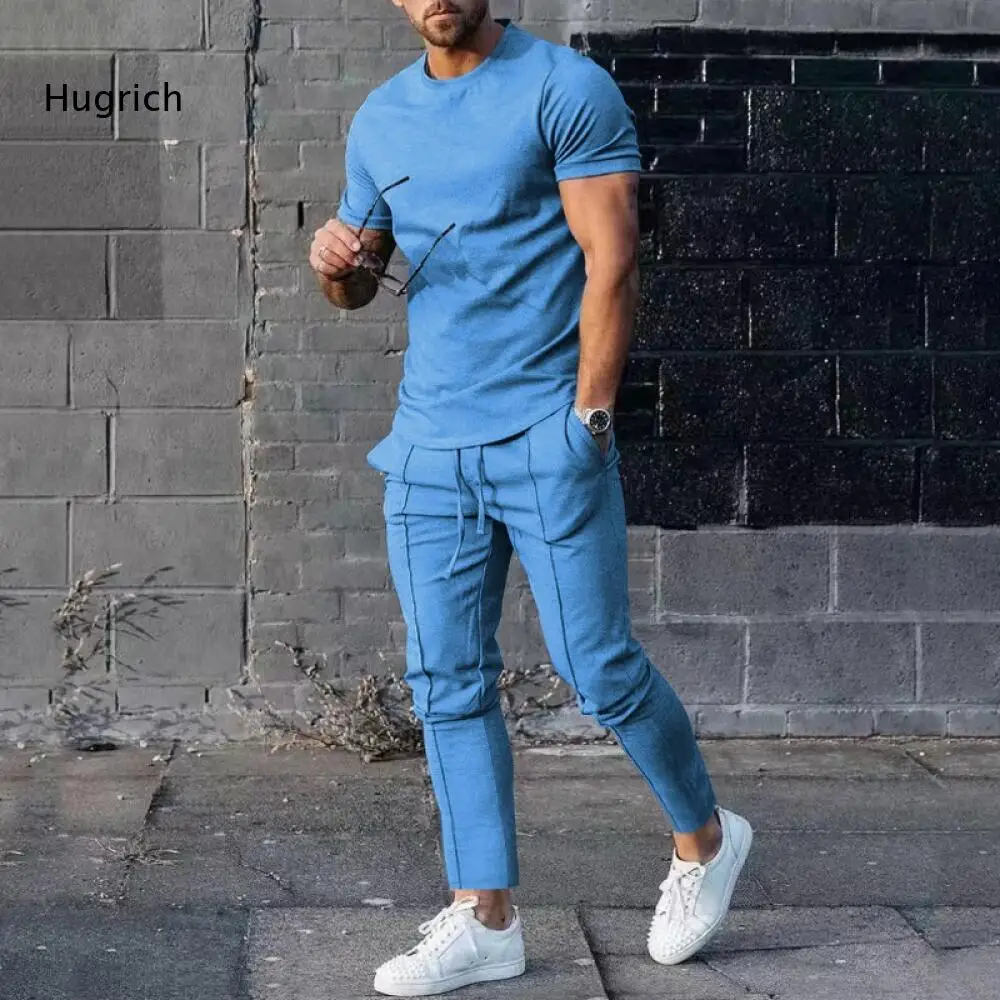 Solid Color Two Piece Outfit For Men Crew Neck Short Sleeve Pullover And Drawstring Waist Cropped Pants For Everyday Dressing