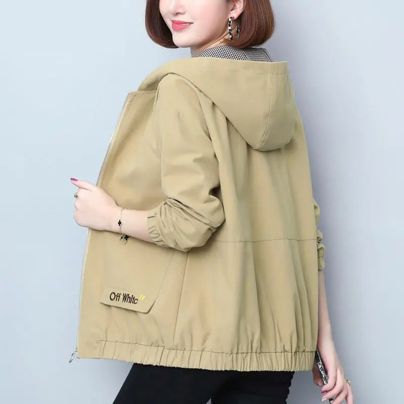 Vrouwen Korte Jas Herfst، New Koreaanse Losse Geborduurde رسائل Windjack Met Capuchon Vrouwelijke Voering ملابس علوية غير رسمية