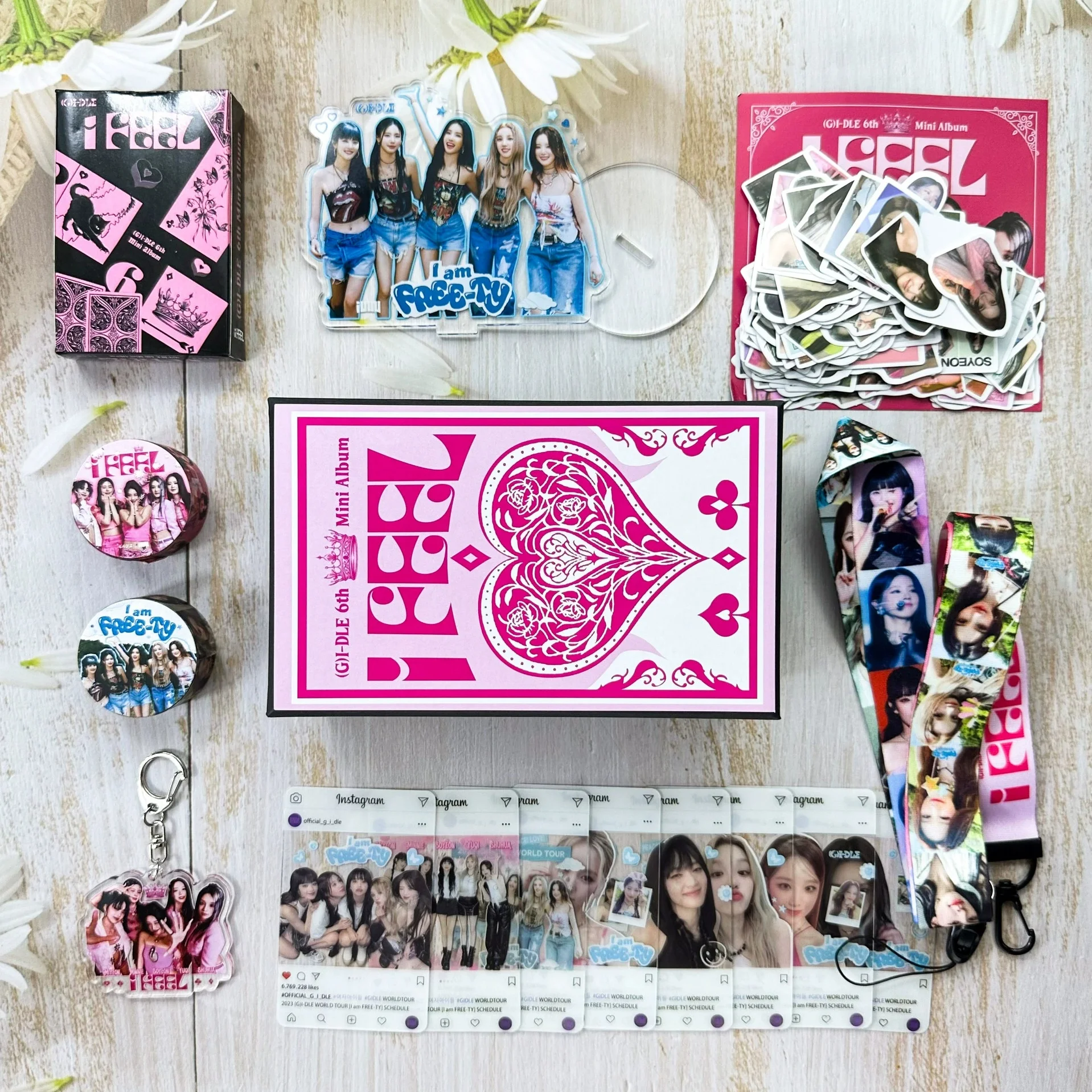 アイドルグループ「idle」のキーホルダー、ステッカー、ギフトボックス、i-feelカード、吊り下げ用ロープ、ギフトパッケージ。ミニー、シュフア、ミヨン、ユキ、ソヨン。