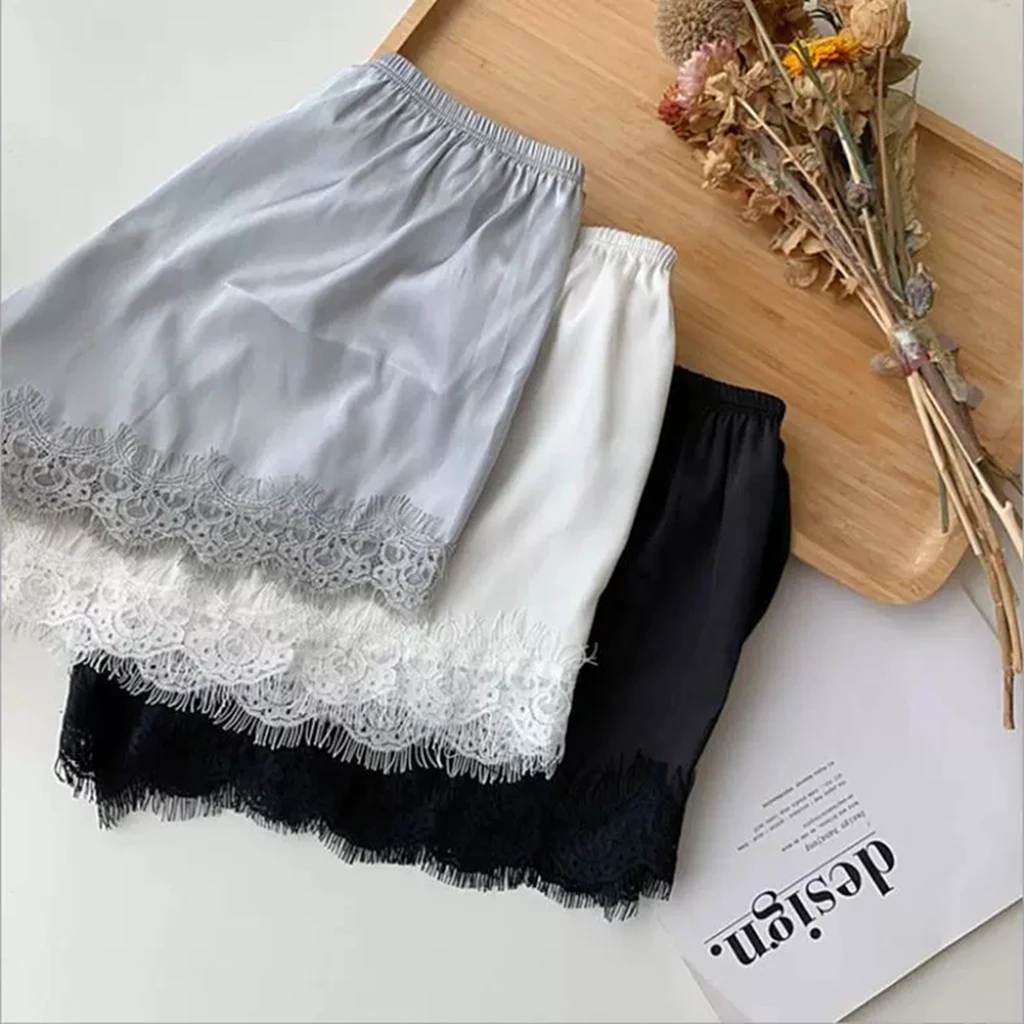 شورت نسائي من الدانتيل الساتان مع خاصية شورت قصير مريح مزين بالدانتيل الأسود للنساء شورت كاجوال للنساء