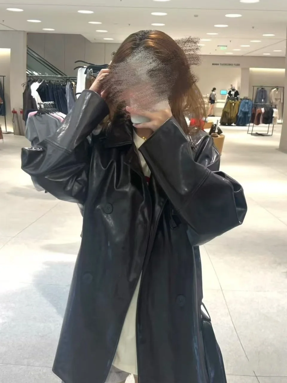 معطف نسائي غير رسمي من جلد البولي يوريثان لخريف 2025 مع حزام طويل Sve بياقة مقلوبة محاكاة سترة جلدية #4