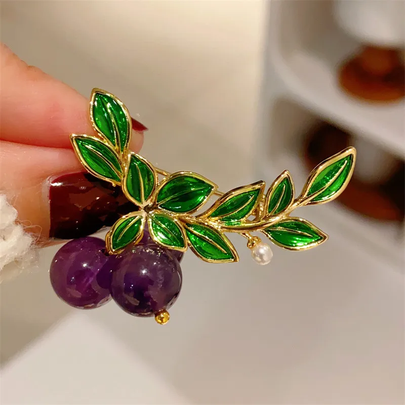 CC Brooches for Women Summer Grape Shape Dress Pins High Quality Imitation Pearl Clothes Brooch Elegant Corsage Fine Jewelry B82