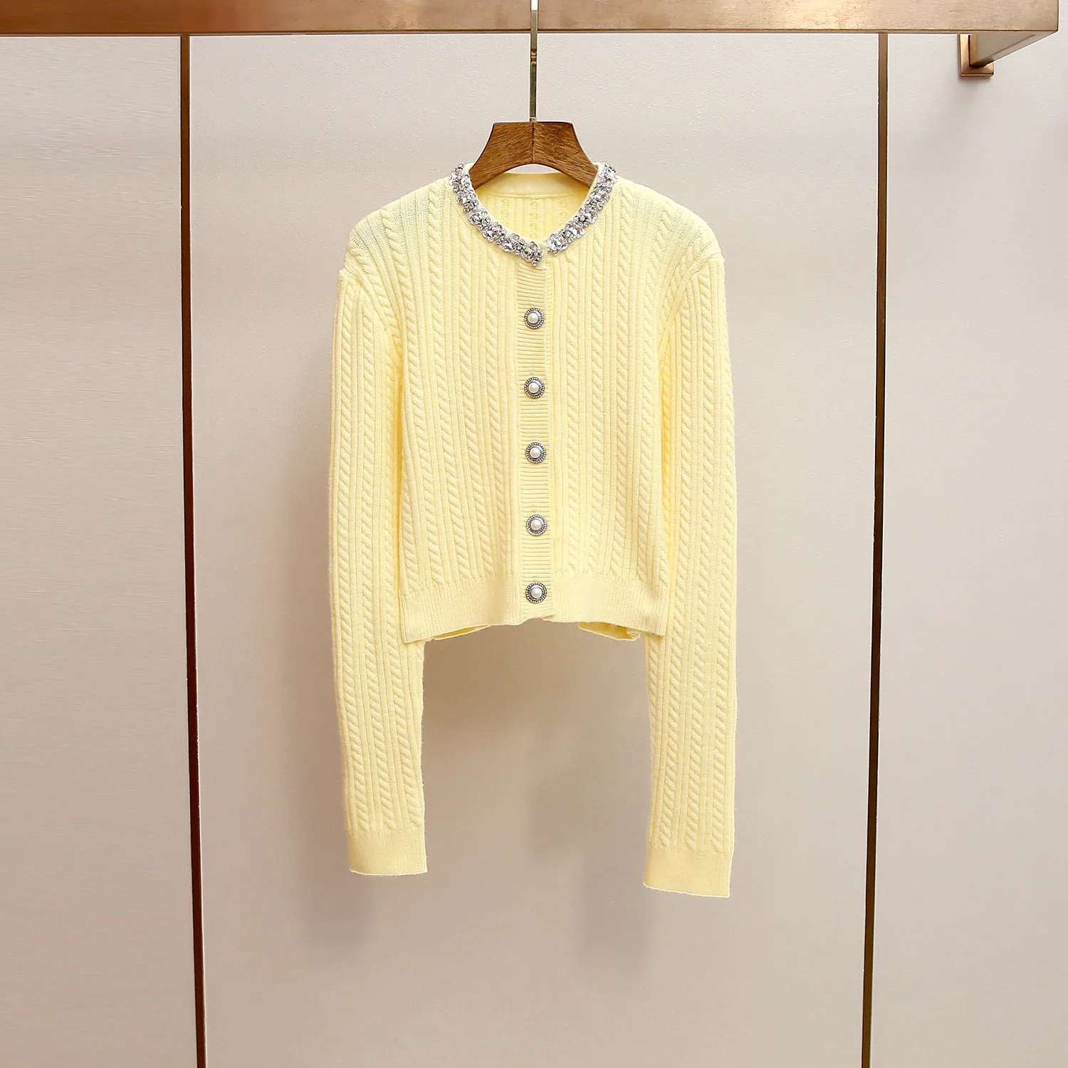 

MaSande High-End Women's Autumn Winter New Sle round Ne Diamond Embellied Knitted Sweater Ele Quali Faionable