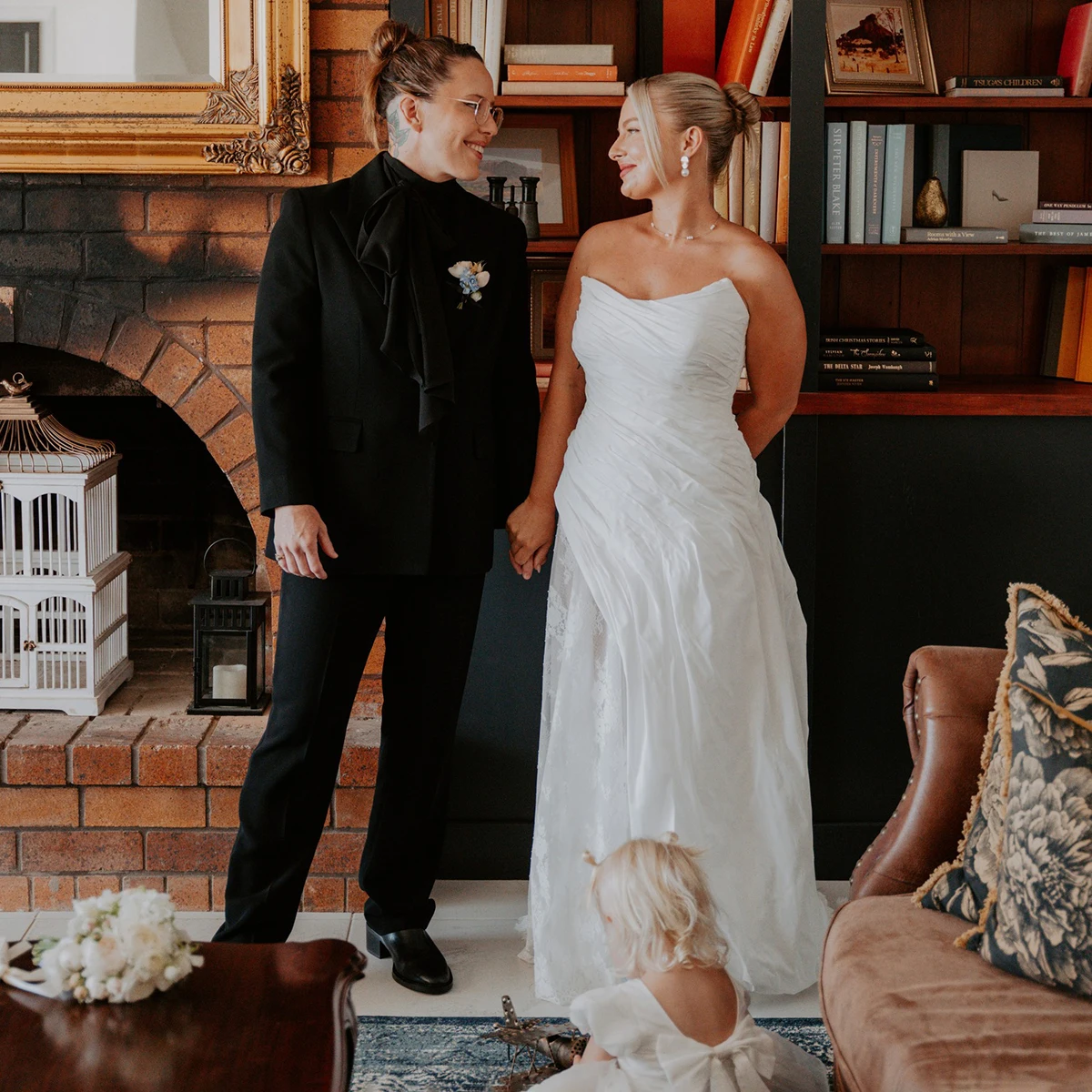 Strapless Ruched Satin Lace Romantic Wedding Dress Overweight Bridal Customized Vintage Irregular Wrap Plus Size Bridal Gowns