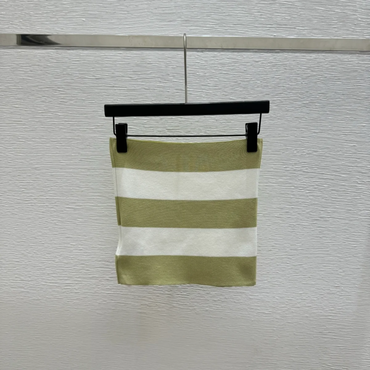 2026 high-quality women's clothing with contrasting stripes, knitted strapless short and slim fit--hb801
