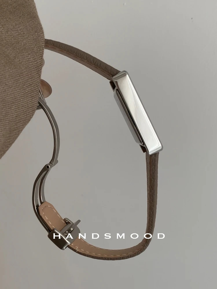 New Sophisticated Grey Minimalist Design Women'S WatchPerfect For Commuting And VersatileA Select Collection Of HighEnd Watches.