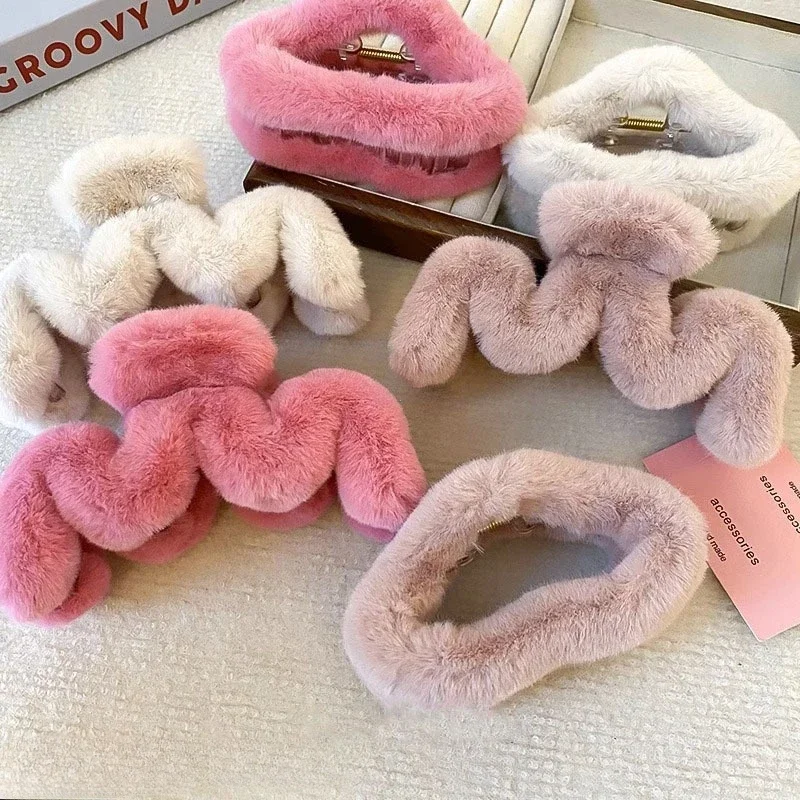 

Winter Plush Hair Claw Women Elegant Acrylic Hairpins Faux Fluffy Hair Clip Barrette Crab Headwear for Girls Hair Accessories