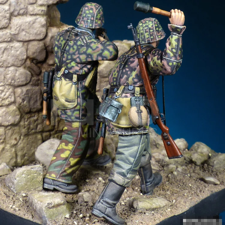 1/35 Scale Resin Figure Soldier Model Soldier Scene In Military Operation State Unpainted Free Shipping