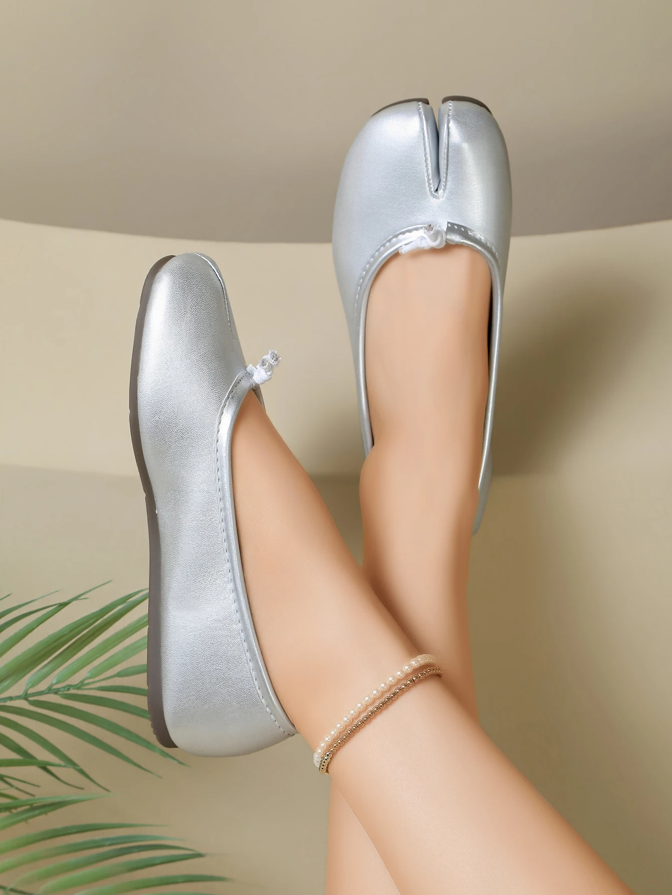Brandneue Damen-Slipper mit geteiltem Zehenbereich, Tabi-Flats, aus weichem Leder, zum einfachen Anziehen, Ballerinas, bequem, für den Alltag, lässig, Loafer, Übergröße 43 – Detail 19