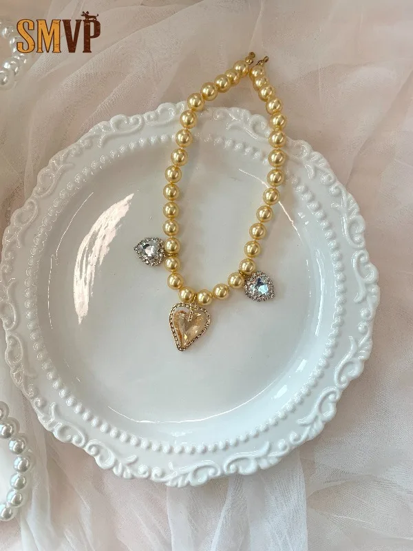 Luxurious Golden Faux Pearl Pet Collar Heart Shaped Rhinestone Pendant Adjustable Beaded Necklace for Pet Party Photo Accessory