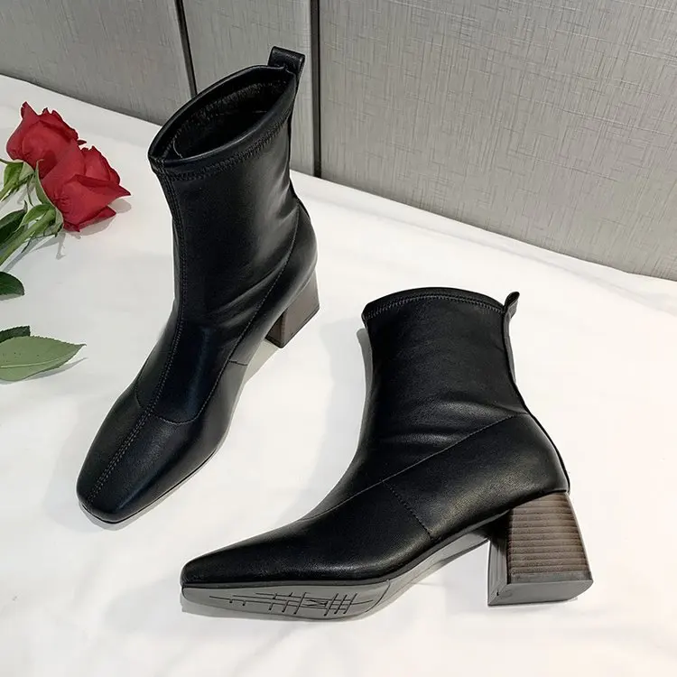 Stivali di gomma da donna scarpe stivali-donna Designer di lusso calzature invernali pioggia autunno Rock Med 2022 calze alla caviglia da donna moda