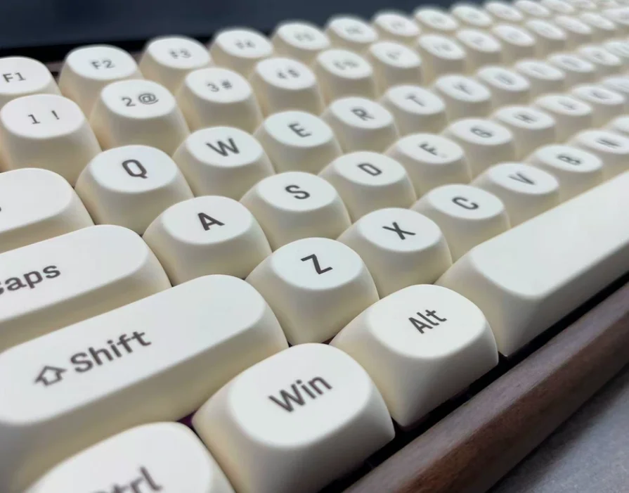 คีย์บอร์ดแบบกลไก RECCAZR R100 - Retro Gaming Uk บทวิจารณ์และราคา