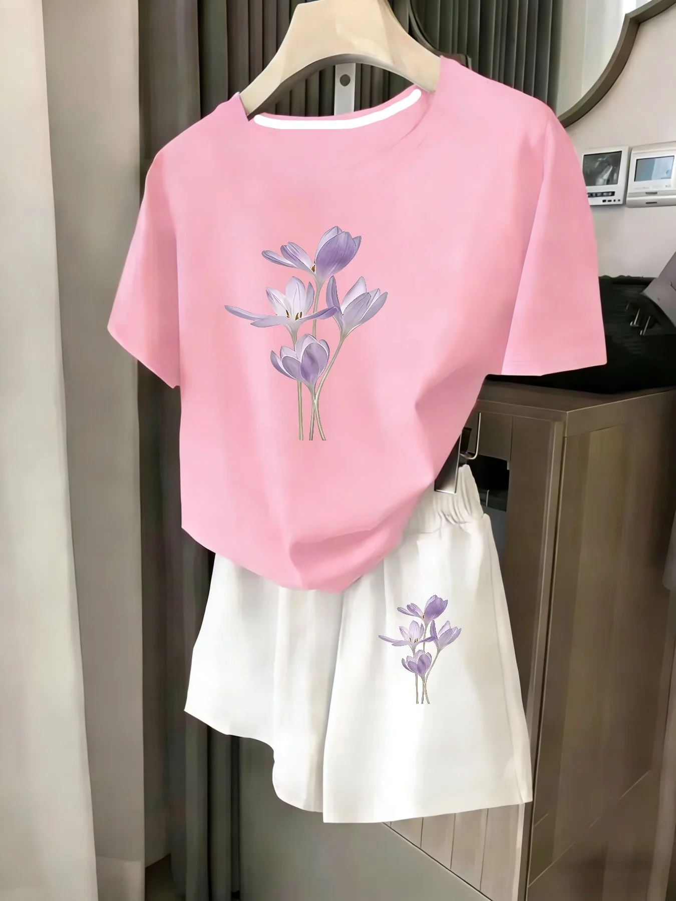 

Ladies 2-Piece Set Summer Beach Vacation Casual round Neck Short Sleeve Random Print T-Shirt Elastic Waist Shorts Suit Comfortab