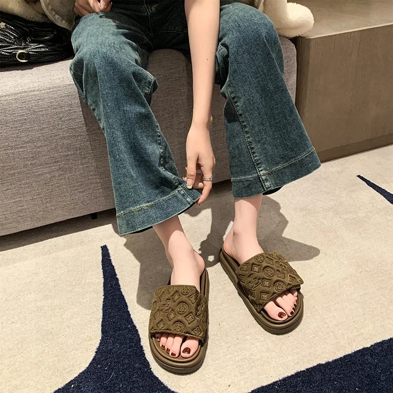 2024 Ladies Summer New Elegant Luxury Brand Designer Sandals Thick Sole Non-slip Women's Home Casual Flip Flops Zapatos De Mujer