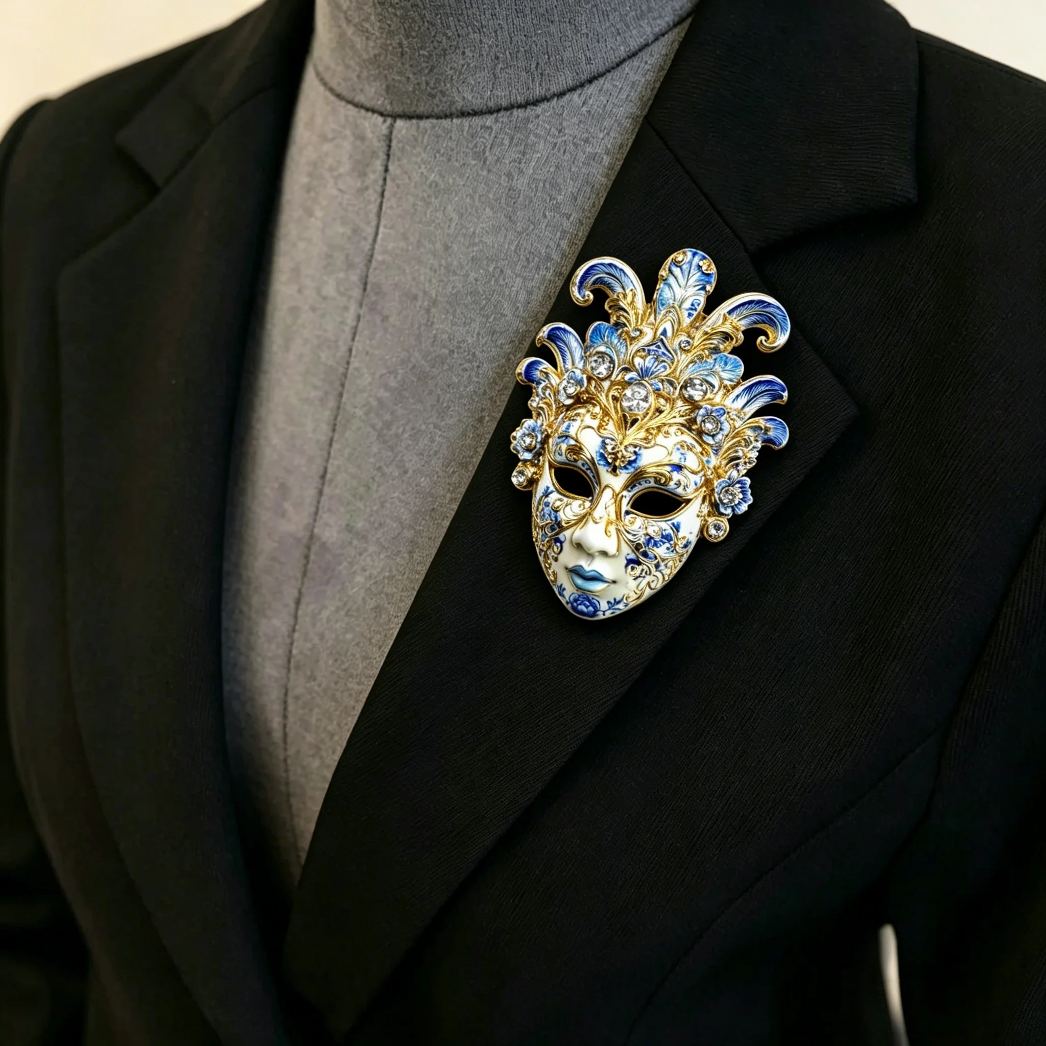 Essh&Pule Venetian Mask Brooch Pin Baroque Enamel Rhinestone Ladies Jewelry 2 Colors for Halloween Carnival Masquerade Party